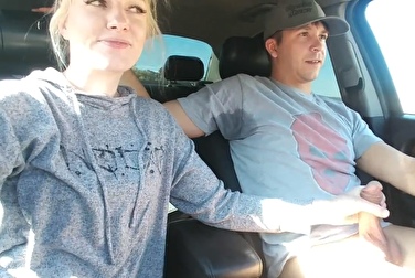 Подрочила и выпила сперму на ходу, чтобы у парня не опухли яйца